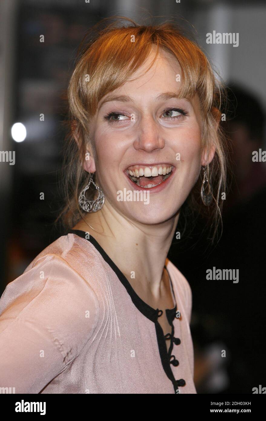 Hattie Morahan arrive pour la première mondiale de la Bank Job, à l'Odeon West End de Leicester Square, dans le centre de Londres. Banque D'Images