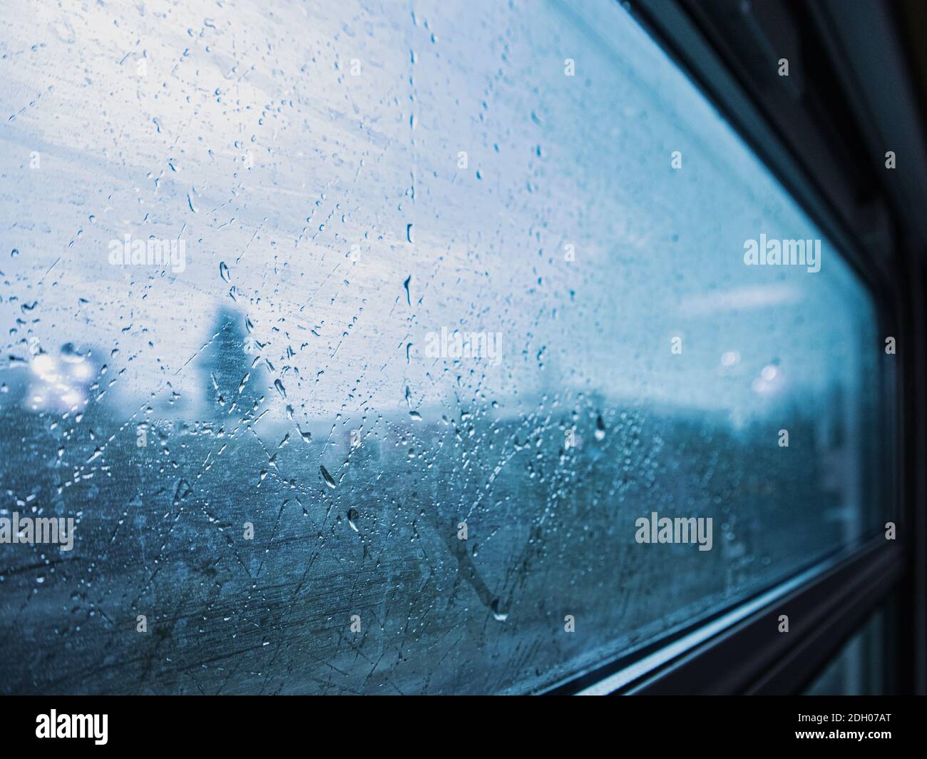 fenêtre d'un autocar en train par temps de pluie Banque D'Images