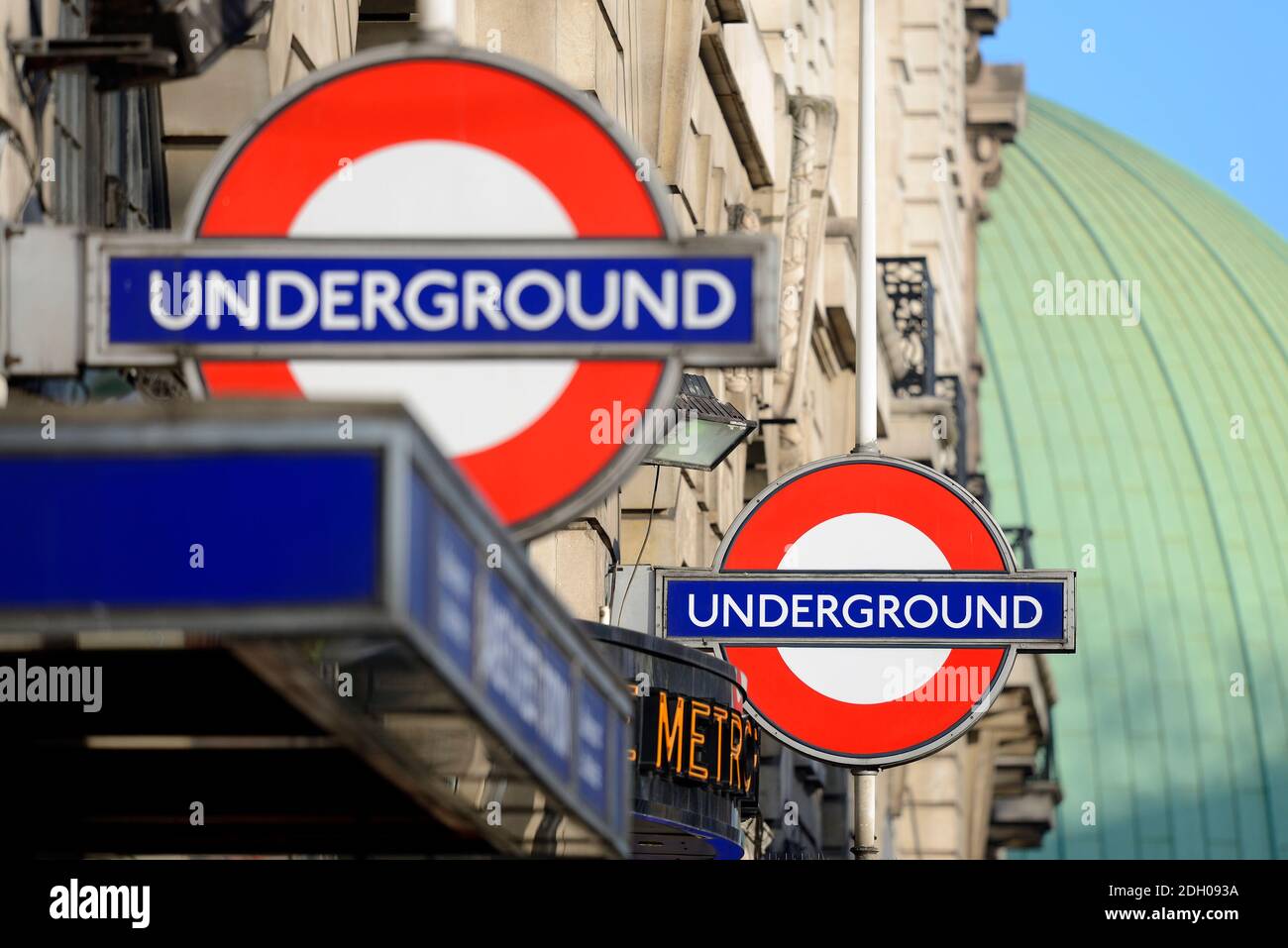 Londres, Angleterre, Royaume-Uni. Station de métro Baker Street - dôme de Madame Tussaud en arrière-plan Banque D'Images