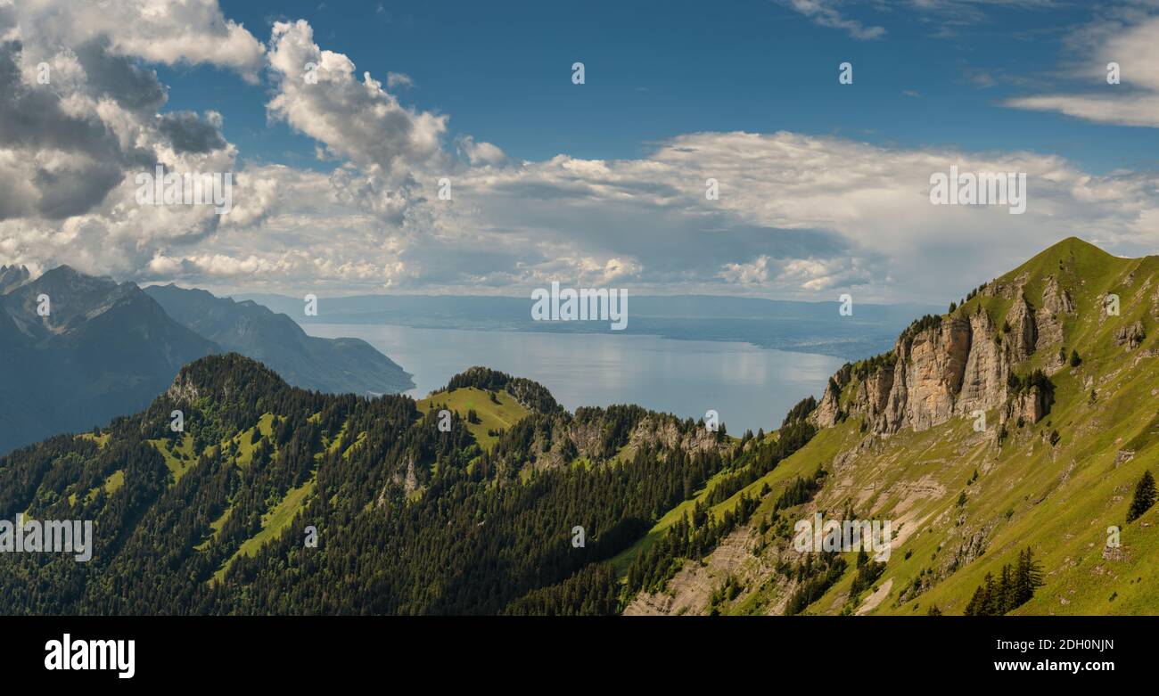 Le Leman est également connu sous le nom de Genève vue sur le lac depuis la montagne Berneuse, en Suisse Banque D'Images