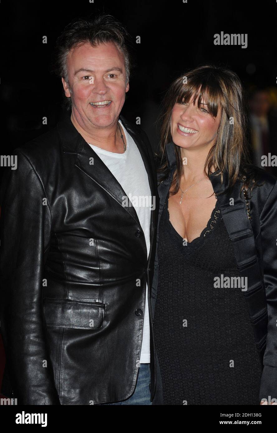 Paul et Stacey Young arrivent à l'événement de première mondiale de Michael Jacksons This is is IT, Odeon Cinema, Leicester Square, Londres. Banque D'Images