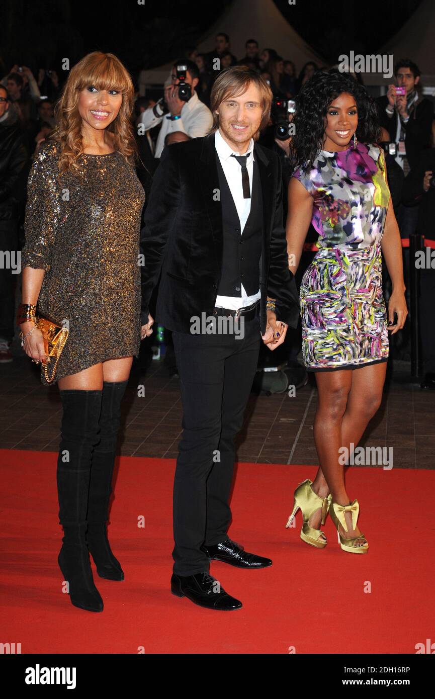 David Guetta, épouse Cathy Guetta (L) et Kelly Rowland arrivent pour les  NRJ Music Awards 2010 au Grand Auditorium Lumiere, Palais des Festivals,  Cannes Photo Stock - Alamy