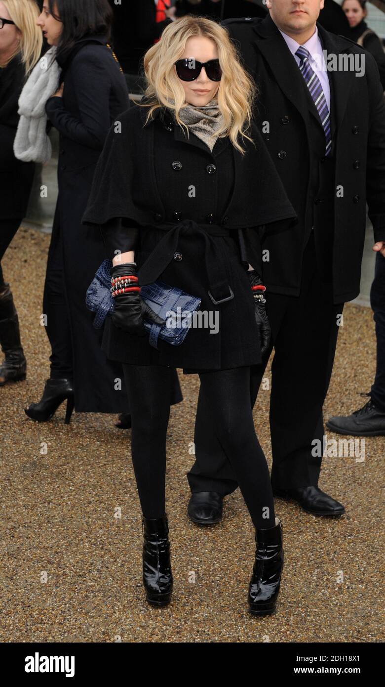 Mary Kate Olsen au spectacle de la passerelle Burberry dans le cadre de la London Fashion week automne/hiver 2010 au Chelsea College of Art de Millbank, Londres. Banque D'Images