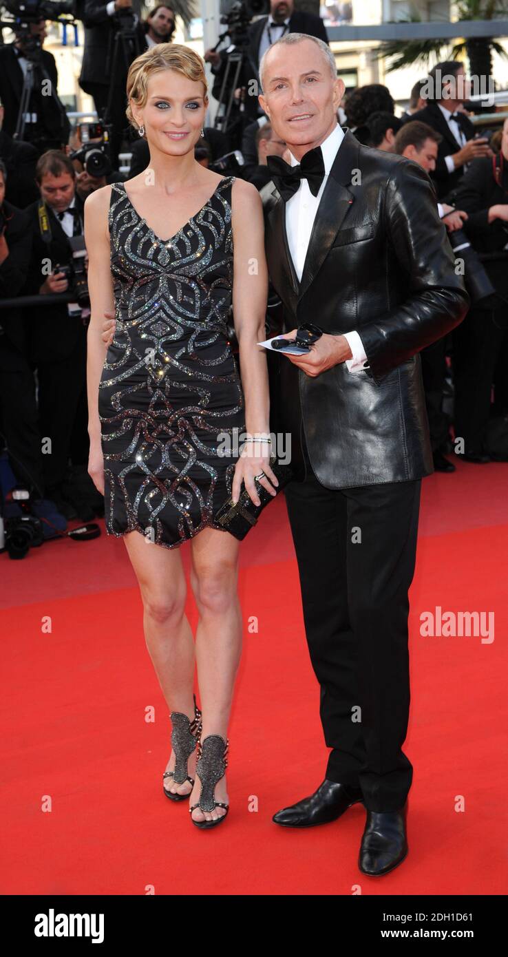 Sarah Marshall et Jean-Claude Jitrois arrivent pour la projection de Wall Street: Money Never dort, dans le cadre du 63e Festival de Cannes au Palais des Festivals de Cannes, France. Banque D'Images