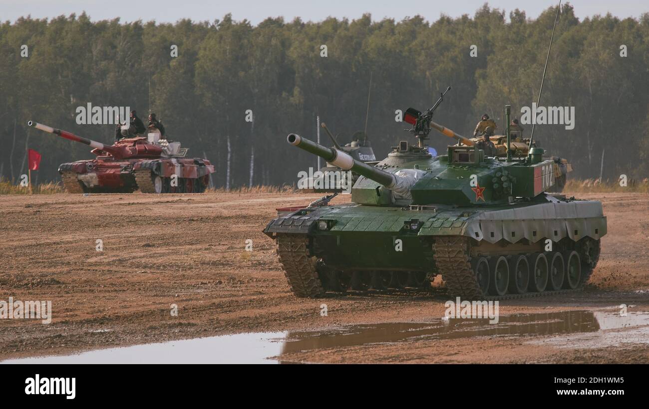 Kubinka, Russie. 23 août 2020. Un char chinois part pour une plage de performance pendant la compétition.le jour de l'ouverture des Jeux de l'Armée internationale ''ARMY-2020''', des équipages de chars ont eu lieu sur les glorieux chars soviétiques T-34, les meilleurs chars de la Seconde Guerre mondiale. En 2020, les départements militaires de 19 États, dont la Biélorussie, le Kazakhstan, la Chine et la Russie, ont participé au concours Tank Biathlon, dont les équipes ont été de multiples gagnants et lauréats du concours. Crédit : Mihail Tokmakov/SOPA Images/ZUMA Wire/Alay Live News Banque D'Images