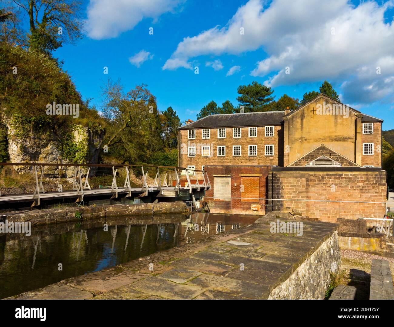 Les bâtiments d'usine de Cromford Mill, le premier au monde alimenté par l'eau Usine de coton construite par Richard Arkwright en 1771 à Cromford Derbyshire Angleterre Royaume-Uni Banque D'Images