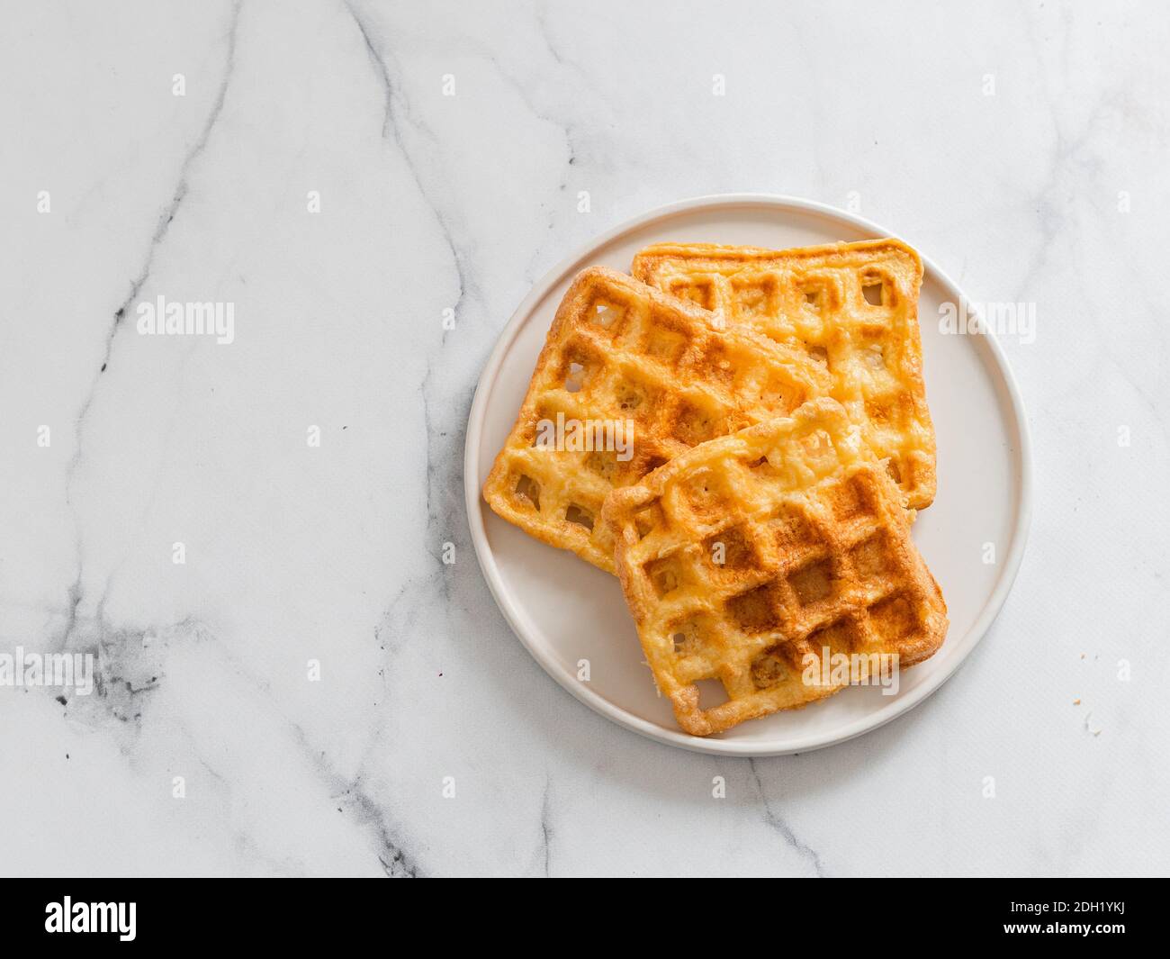 Gaufres à deux ingrédients, du ketto salé - chaffles Banque D'Images