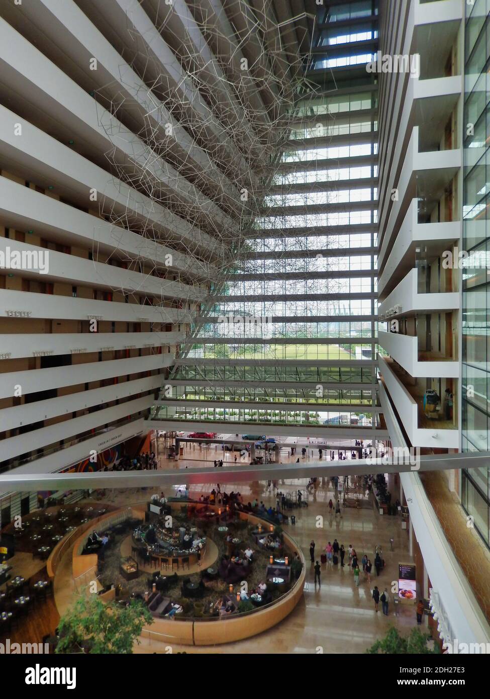 SINGAPOUR - 7 mai 2017 : intérieur emblématique de l'hôtel de luxe Marina Bay Sands. Banque D'Images