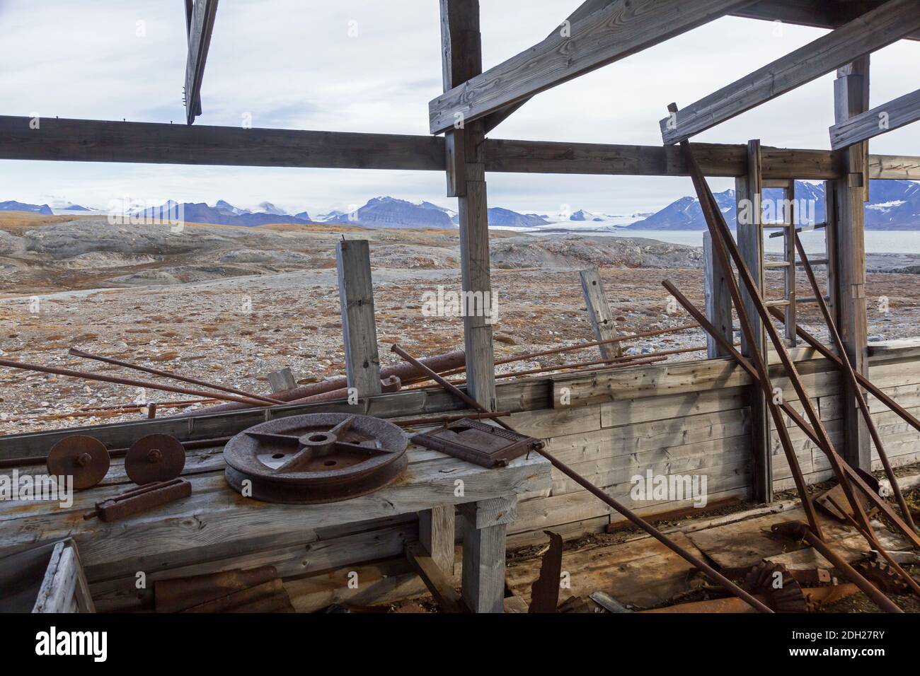 Carrière de marbre abandonnée à Camp Mansfield / NY Londres près de NY-Alesund, Blomstrandhalvøya, Kongsfjorden, Svalbard / Spitsbergen, Norvège Banque D'Images