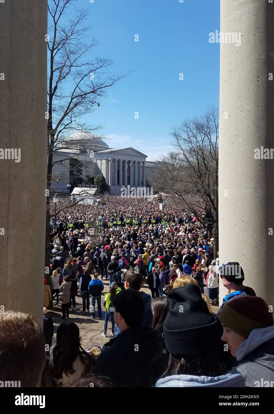 WASHINGTON, DC, États-Unis - 24 MARS 2018 : les gens manifestent en mars pour nos vies, un rassemblement dirigé par des étudiants, exigeant la fin de la violence par les armes à feu et des respirons Banque D'Images