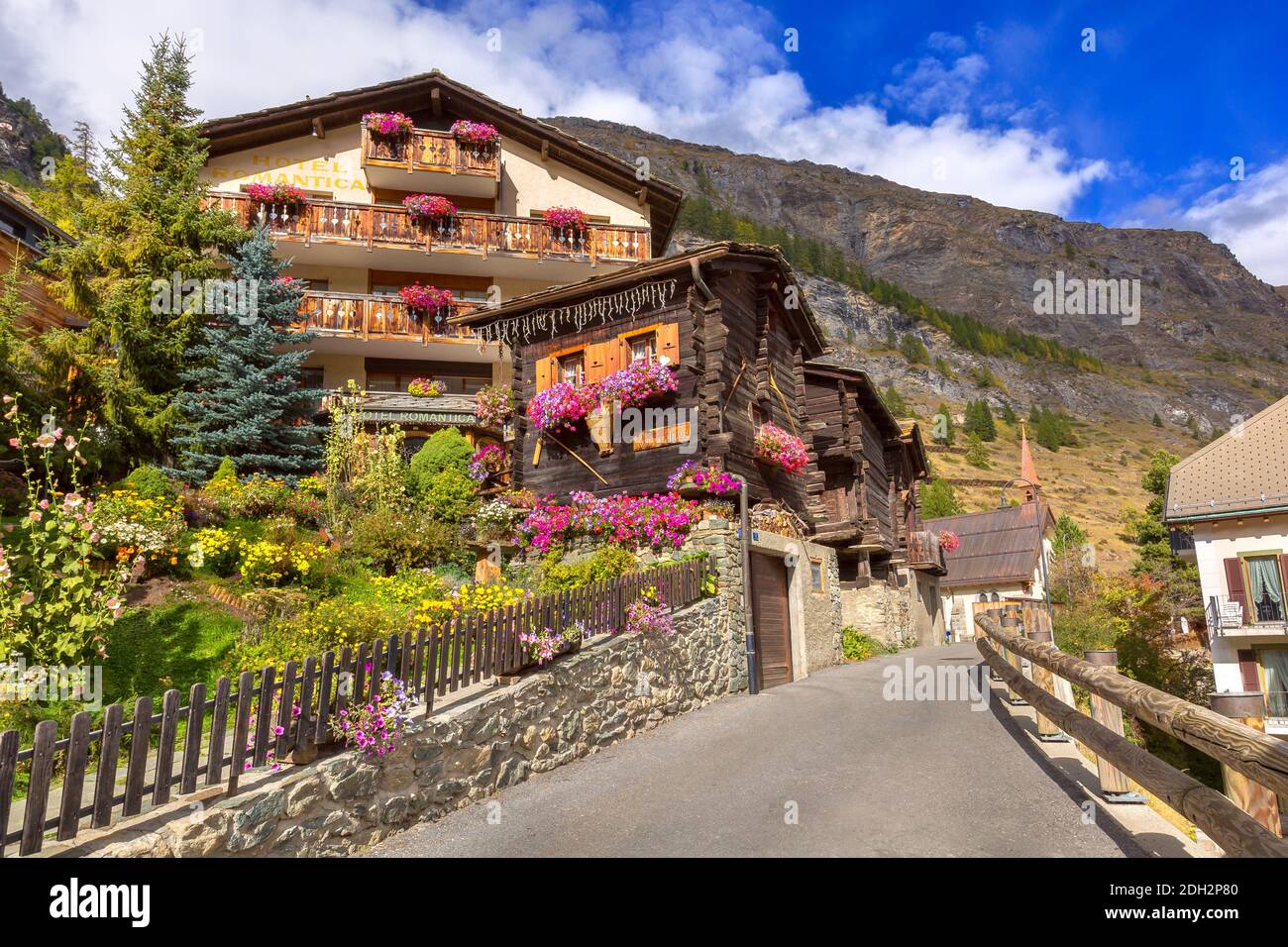 Maisons dans le village alpin de Zermatt, Suisse Banque D'Images