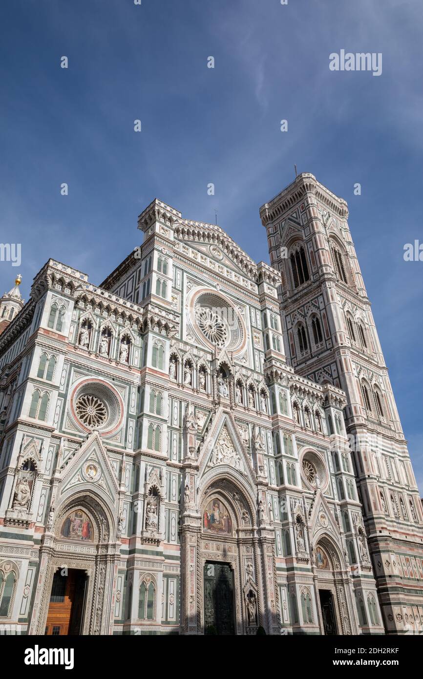 Florence, Italie - 24 juin 2018 : vue panoramique de Cattedrale di Santa Maria del Fiore (Cathédrale de Sainte Marie de la fleur) et le campanile de Giotto. Banque D'Images