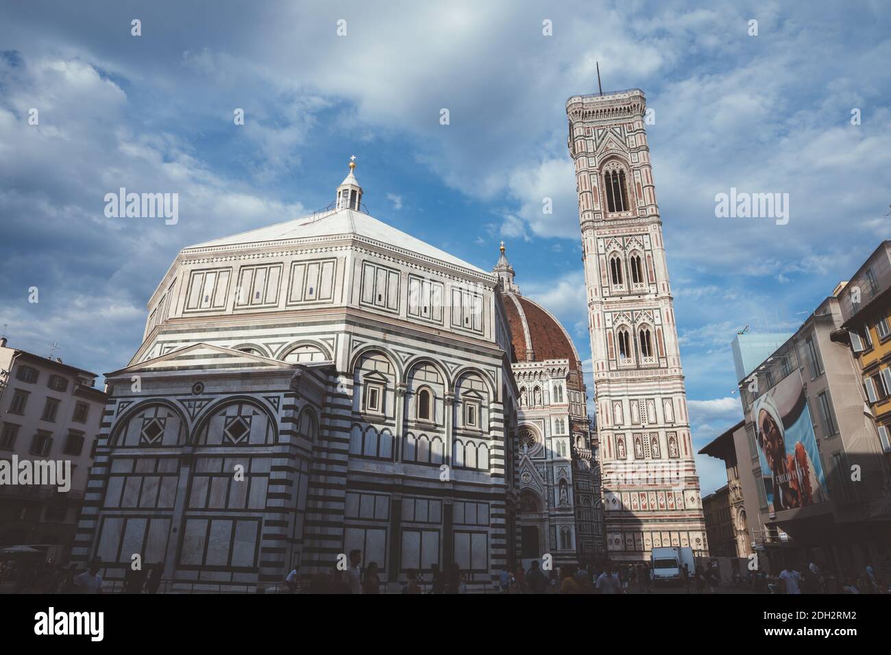 Florence, Italie - 24 juin 2018 : vue panoramique du complexe Duomo : Baptistère de Saint-Jean, Cattedrale di Santa Maria del Fiore et le campanile de Giotto Banque D'Images