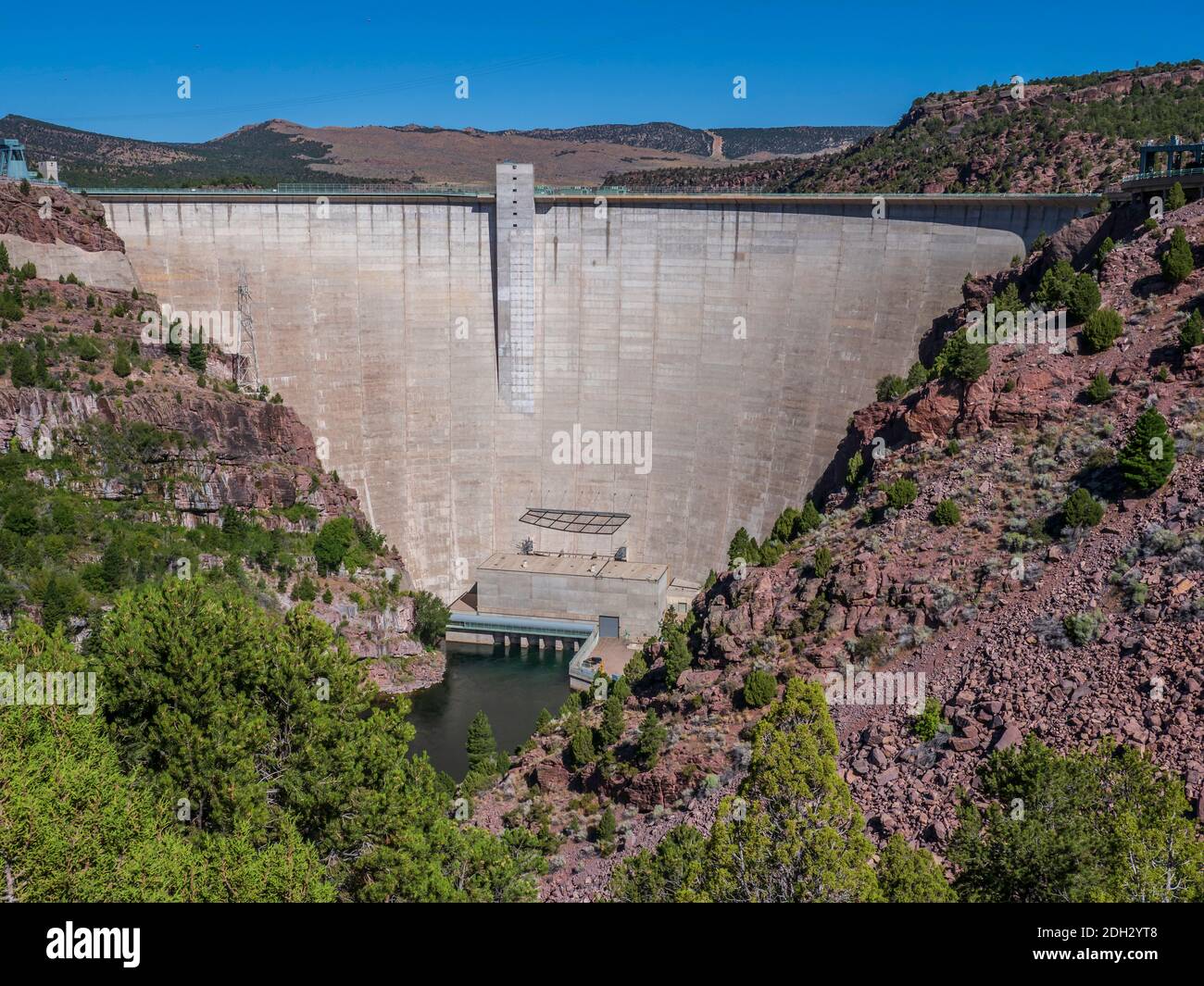 Barrage de gorge flamboyante de la vue en dessous du barrage, John néerlandais, Utah. Banque D'Images