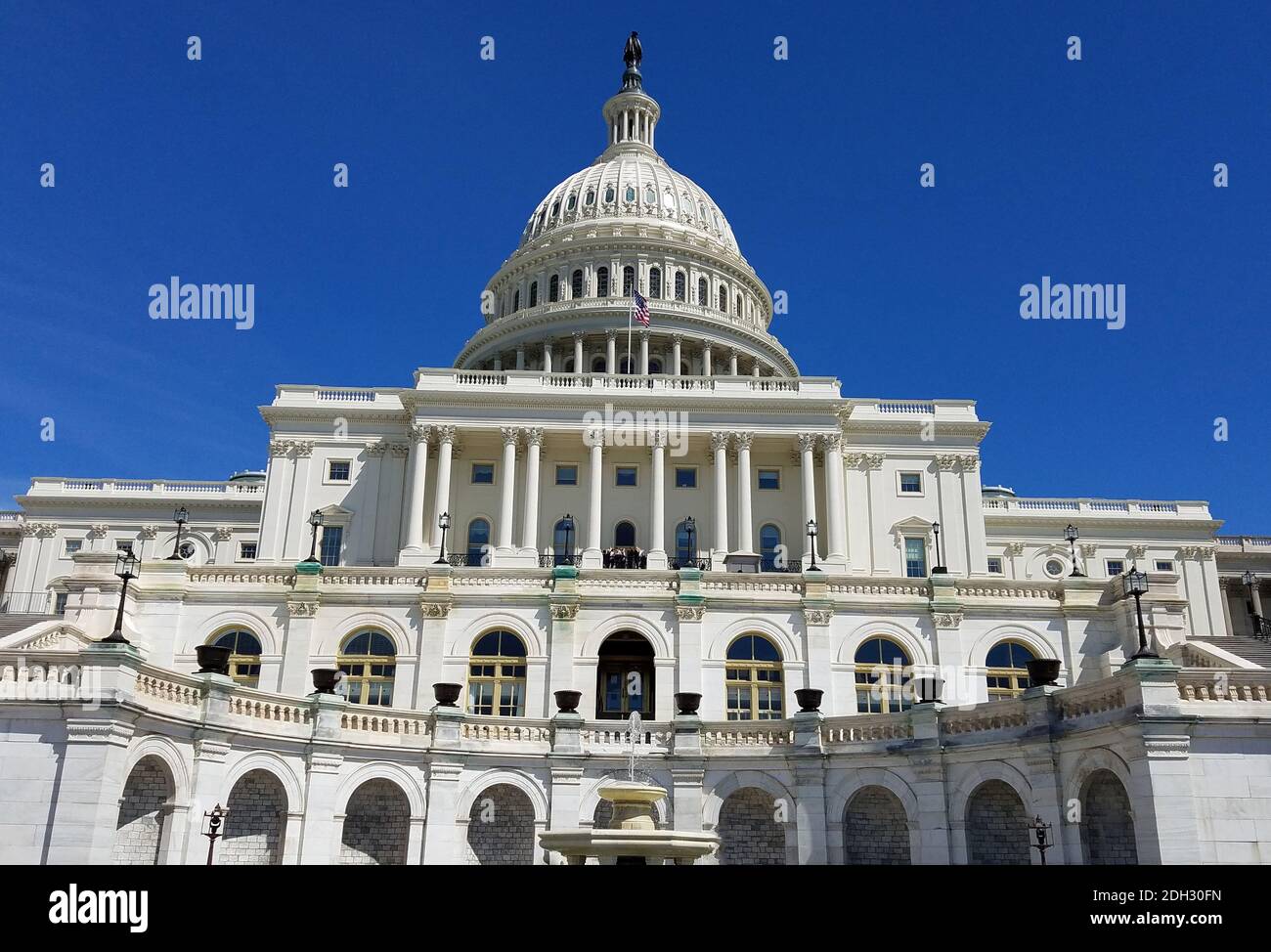 La façade occidentale et le détail en coupole du Capitole des États-Unis, sur Capitol Hill à Washington DC, États-Unis. Banque D'Images