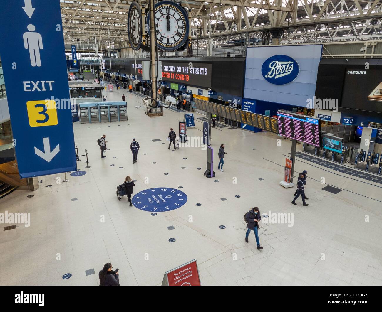 Le hall des passagers de la gare de Waterloo pendant la pandémie de Covid-19. Banque D'Images
