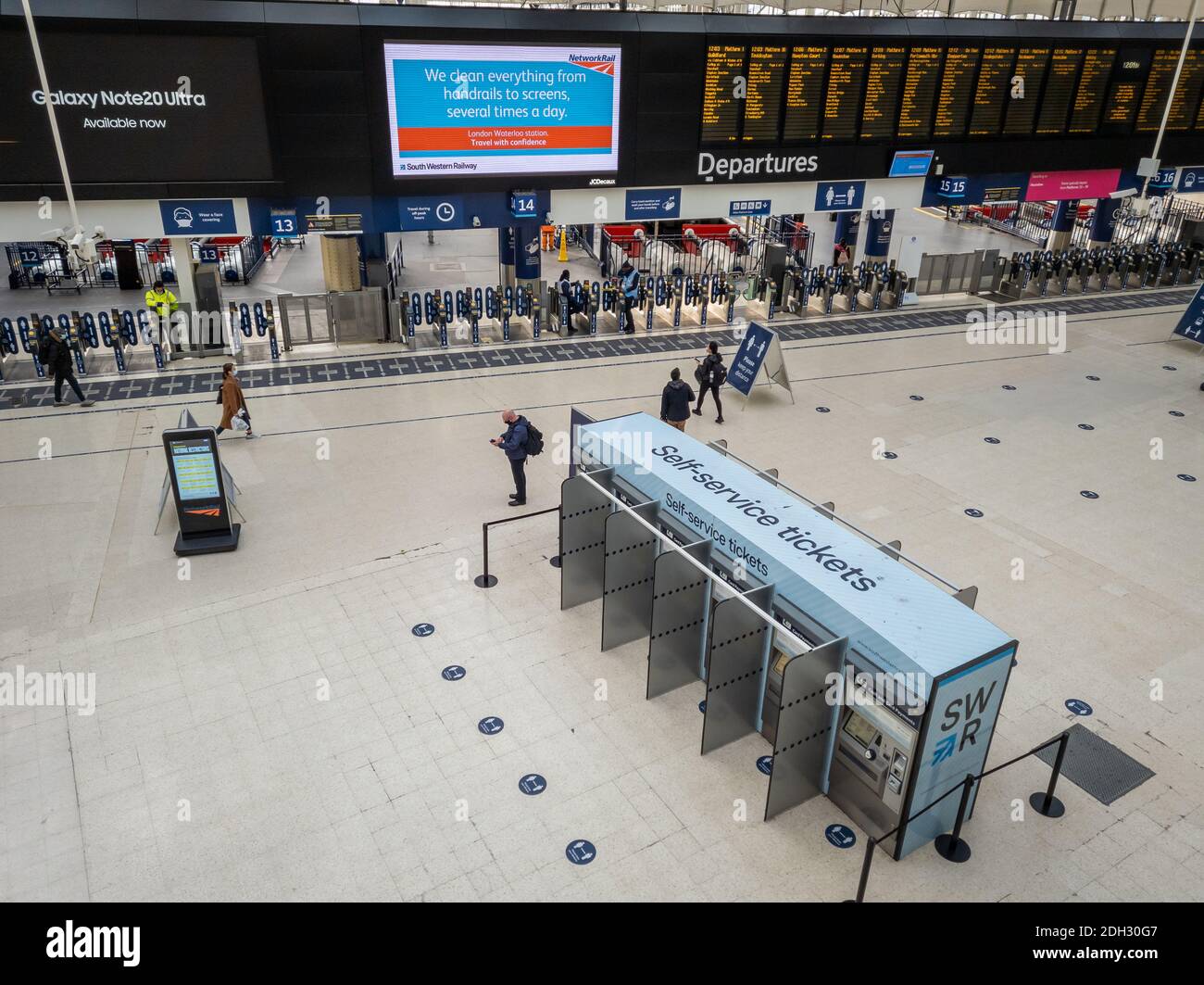 Le hall des passagers de la gare de Waterloo pendant la pandémie de Covid-19. Banque D'Images