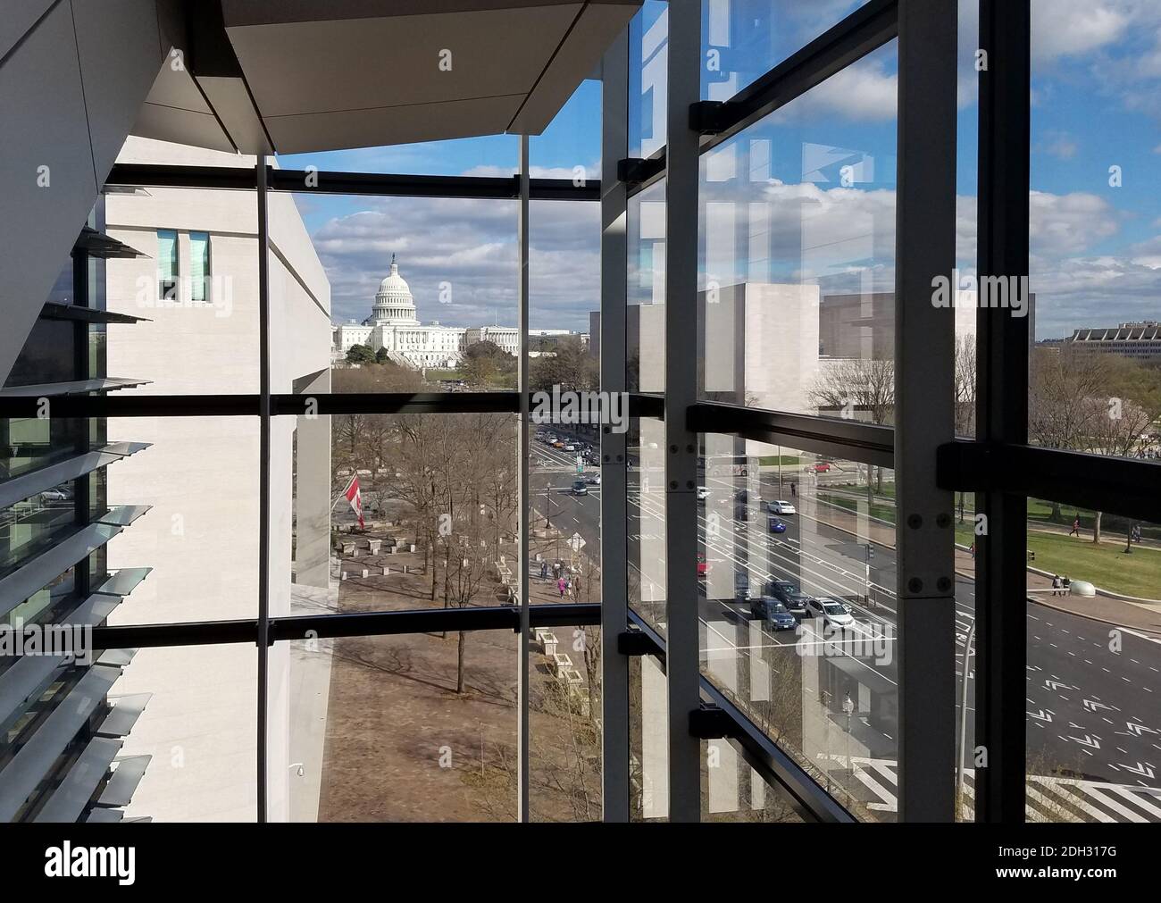 Vue sur le bâtiment du Capitole des États-Unis depuis un bâtiment situé sur Pennsylvania Avenue NW, à Washington DC, États-Unis. Banque D'Images