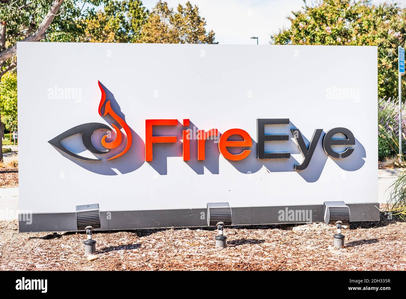 24 sept 2020 Milpitas / CA / USA - logo FireEye à leur siège social dans la Silicon Valley; FireEye, Inc. Fournit des systèmes de protection contre les programmes malveillants et le réseau Banque D'Images