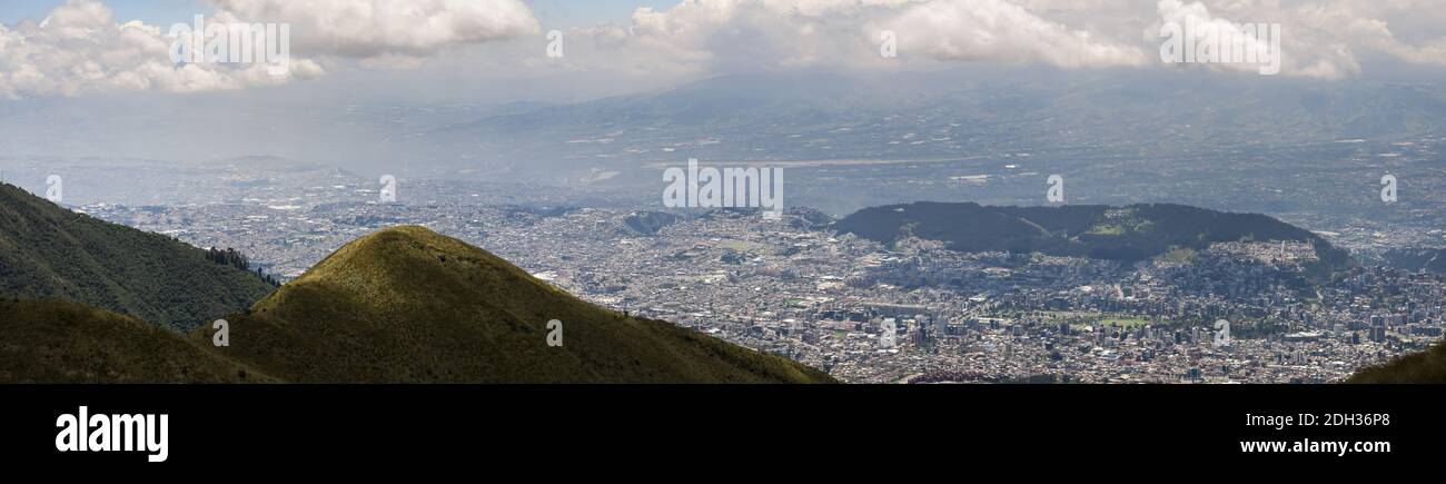 Vue sur la ville de Quito, capitale de l'Équateur, Amérique du Sud. Banque D'Images