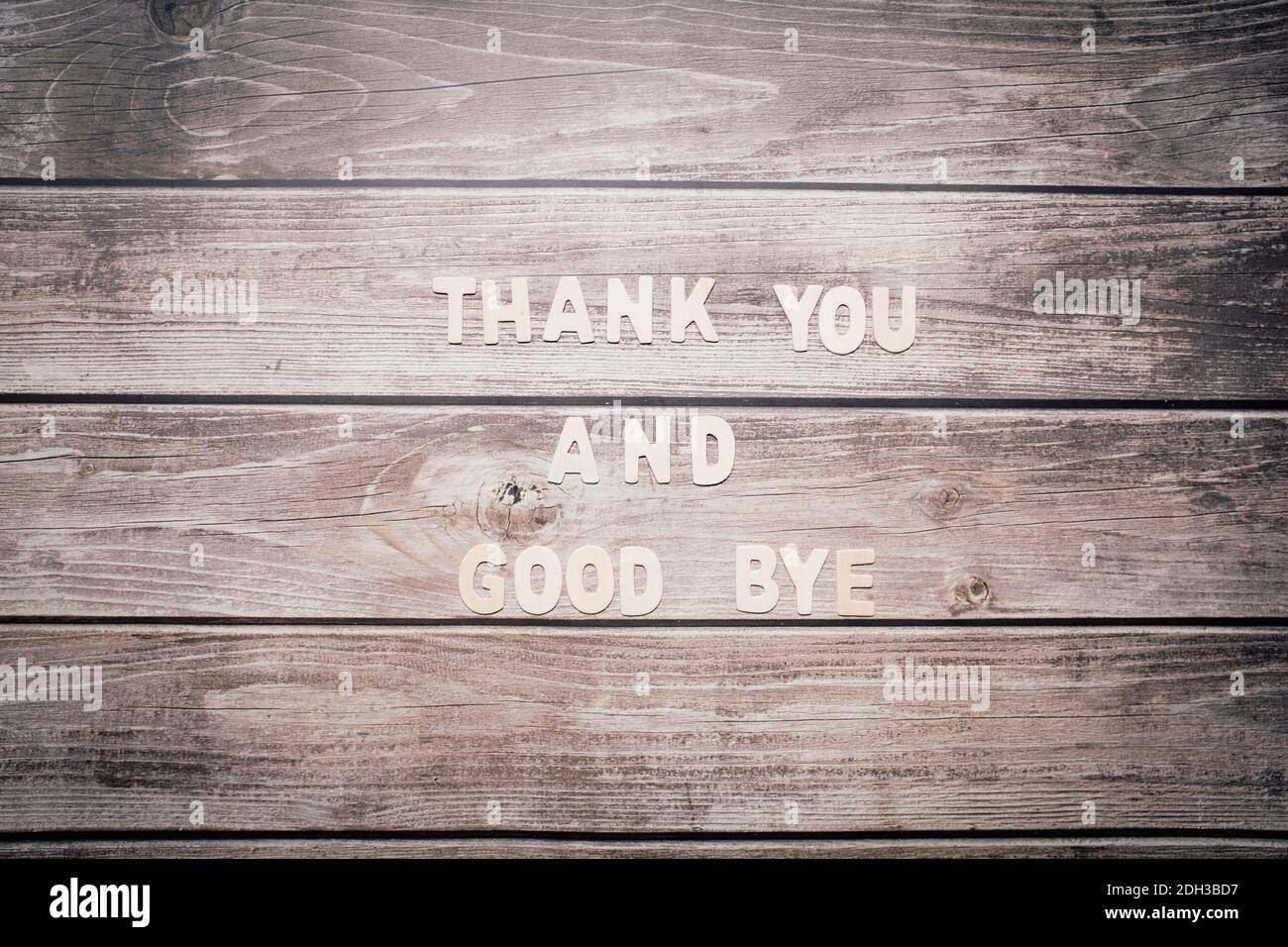 Merci et bon au revoir lettre de mots en bois écrit dessus une planche en bois Banque D'Images