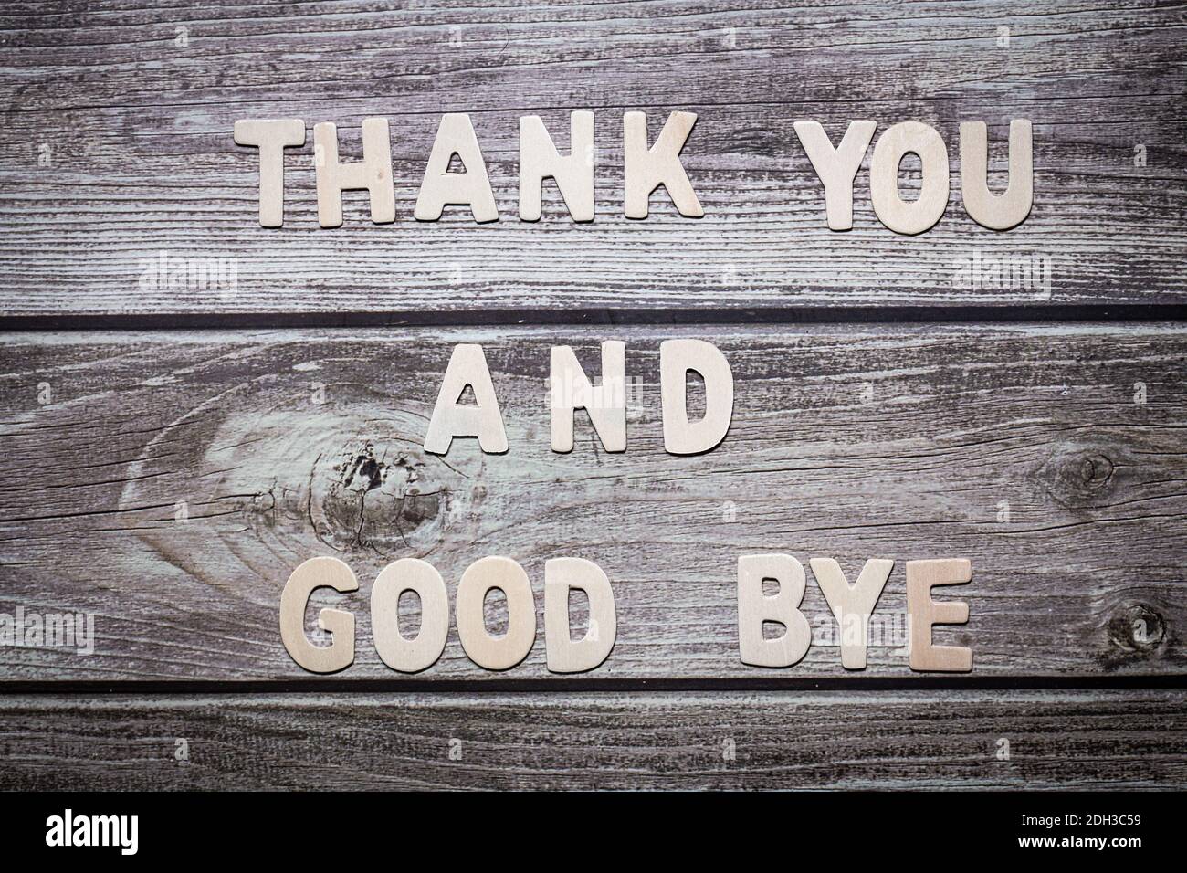 Merci et bon au revoir lettre de mots en bois écrit dessus une planche en bois Banque D'Images
