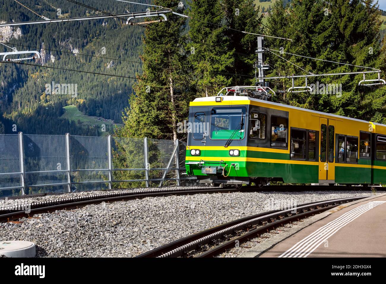 Train à la gare de Wengen, Suisse Banque D'Images