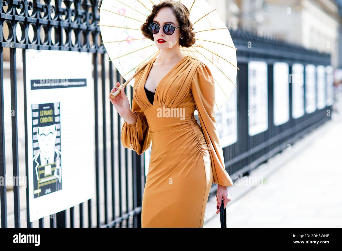 Street style, Daria Nelson arrivée à Jean-Paul Gaultier automne-hiver  2017-2018 spectacle haute Couture tenu rue Saint Martin, à Paris, France, le  5 juillet 2017. Photo de Marie-Paola Bertrand-Hillion/ABACAPRESS.COM Photo  Stock - Alamy