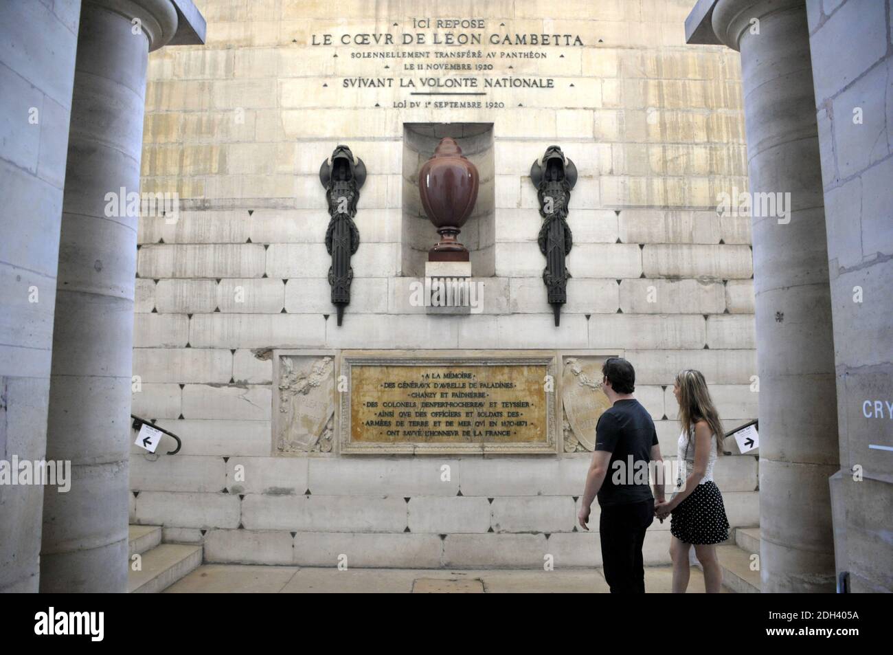 Illustration du Panthéon à Paris, France, le 09 juillet 2017. Le Panthéon est un bâtiment situé dans le quartier latin de Paris. Il a été construit à l'origine comme une église dédiée à Sainte-Geneviève et pour abriter les châteaux reliquaires contenant ses reliques mais, après de nombreux changements, fonctionne maintenant comme un mausolée séculier contenant les restes de distingués citoyens français. Photo d'Alain Apaydin/ABACAPRESS.COM Banque D'Images