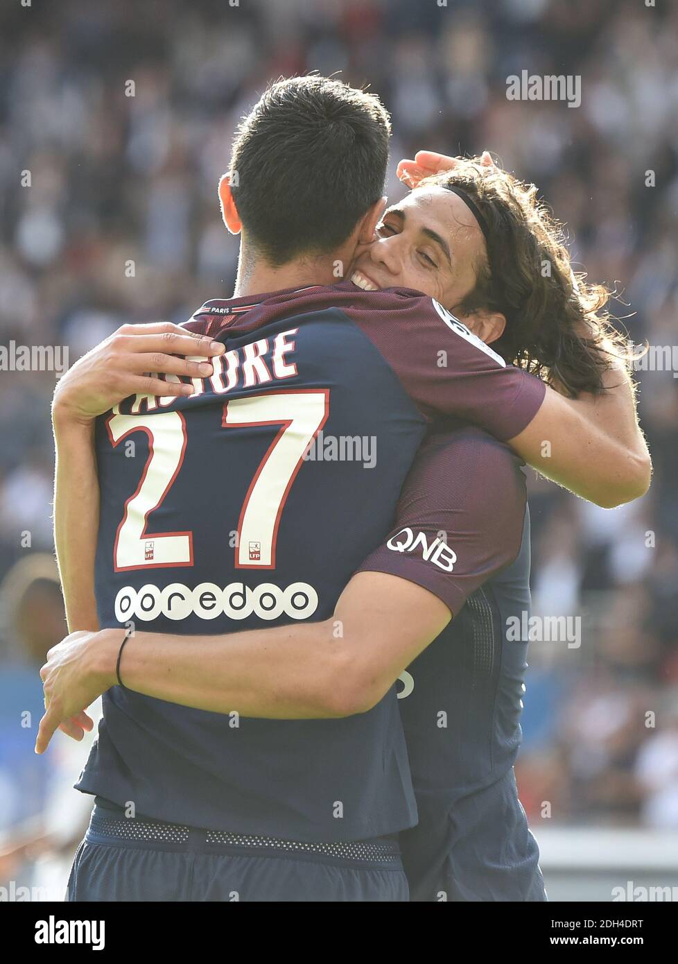 Javier Patore du PSG célèbre avec son coéquipier, Edinson Cavani, lors du match de football de la Ligue française 1 Paris Saint-Germain contre Amiens SC qui s'est tenu au stade du Parc des Princes à Paris, France, le 5 août 2017. PSG a gagné 2-0. Photo de Christian Liewig/ABACAPRESS.COM Banque D'Images