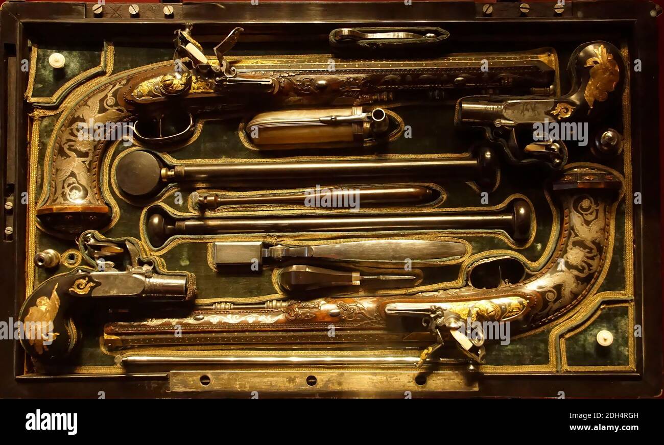 PARIS - DEC 5, 2018 - série de pistolets de duel au Musée de l'Armée des Invalides, Paris, France Banque D'Images