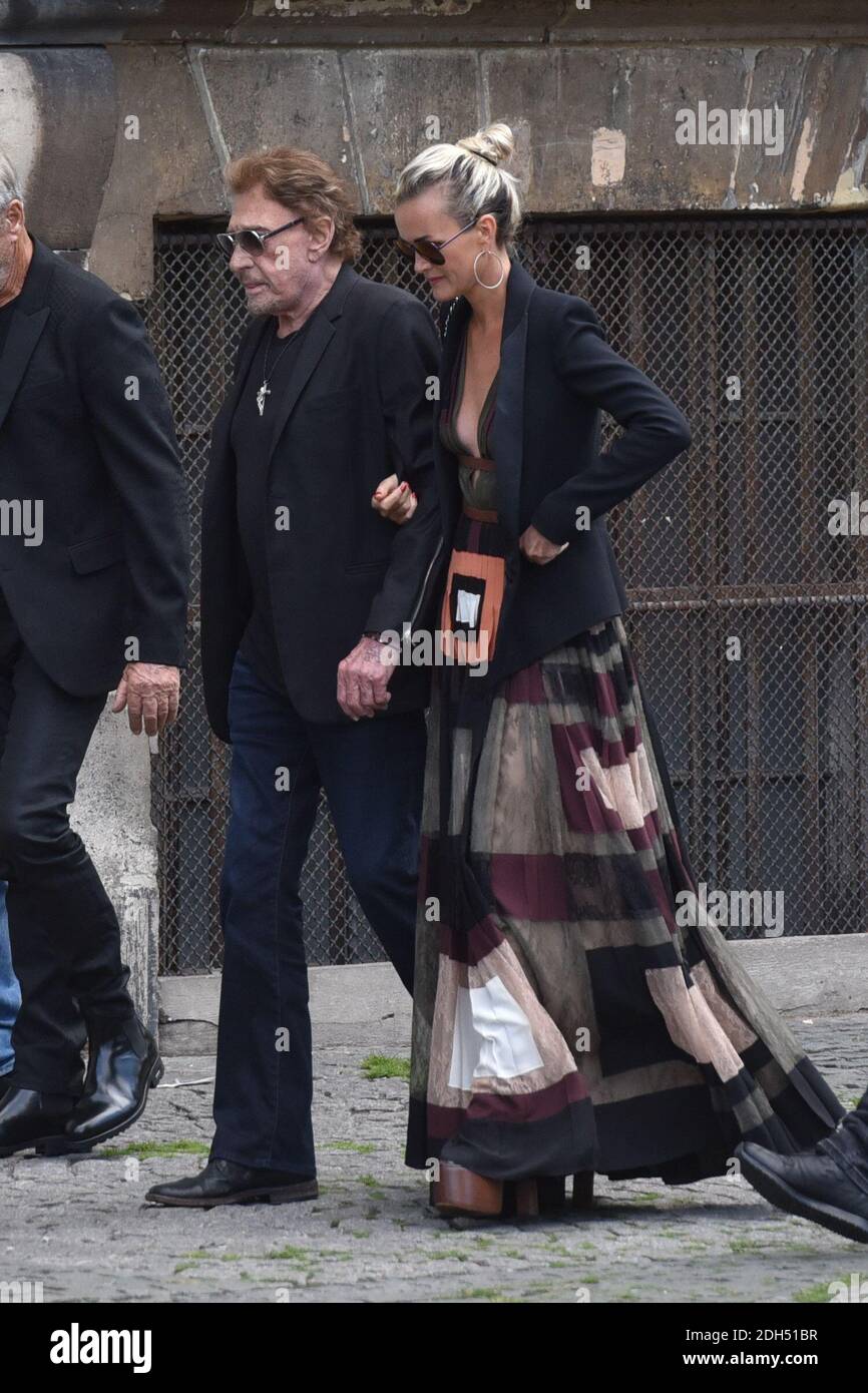 Johnny Hallyday et sa femme Laeticia assistaient à la cérémonie funéraire de l'actrice française Mireille Darc à l'église Saint-Sulpice à Paris, le 1er septembre 2017. Photo par Berzane-WytersABACAPRESS.COM Banque D'Images