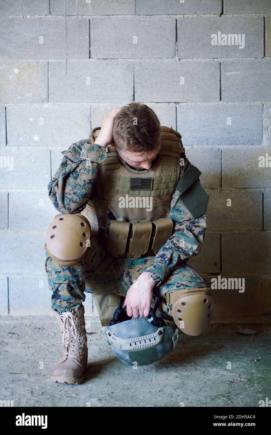 Le soldat contrarié a des problèmes psychologiques Banque D'Images