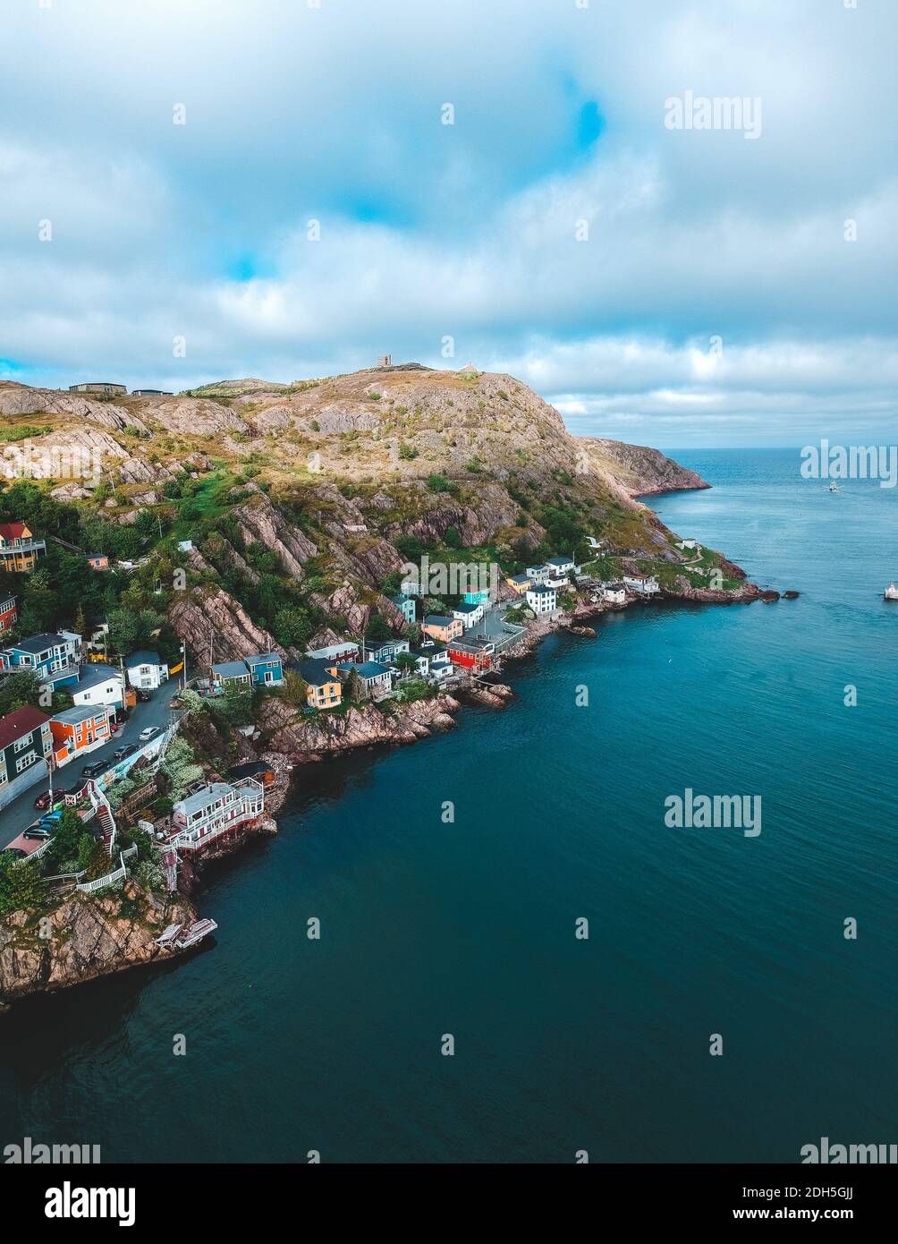 maisons empilées dans les falaises de la batterie à st john's, terre-neuve, canada Banque D'Images