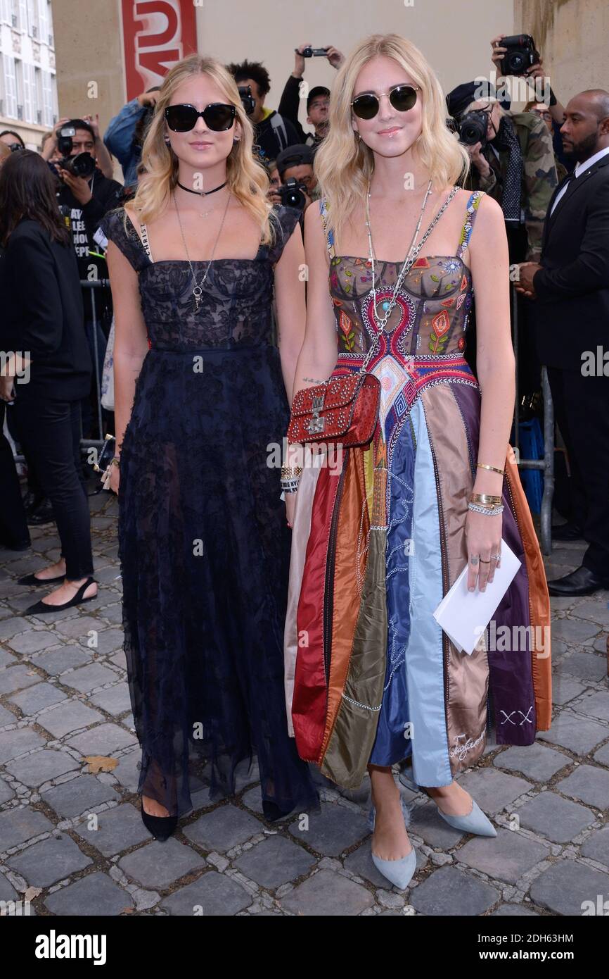 Valentina Ferragni et blogueur, Chiara Ferragni, qui arrive au salon de la mode Dior dans le cadre de la semaine de la mode de Paris Printemps été 2018 qui s'est tenue au Musée Rodin à Paris, France, le 26 septembre 2017. Photo d'Aurore Marechal/ABACAPRESS.COM Banque D'Images