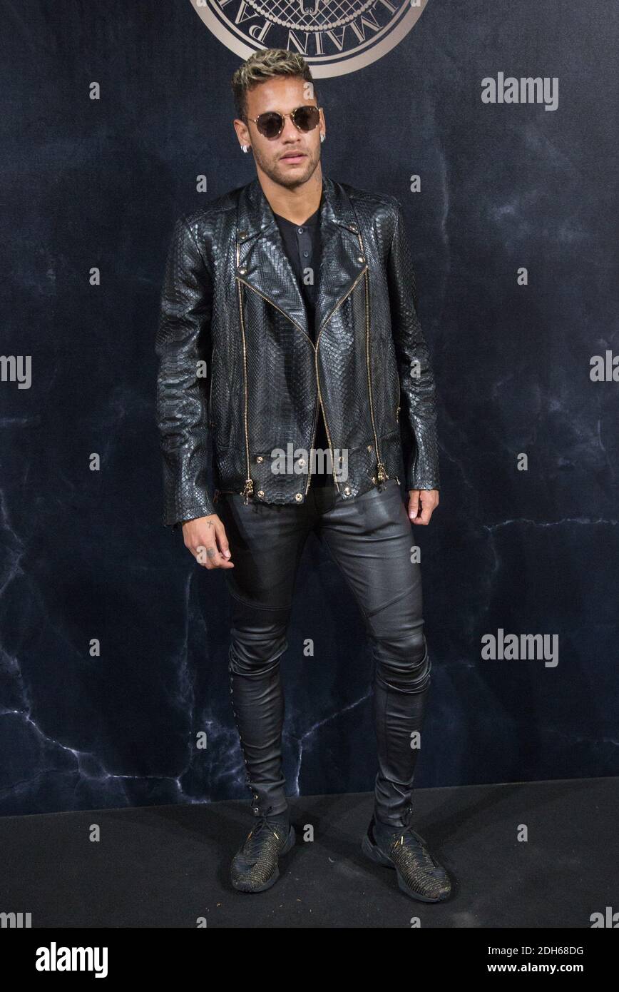 Neymar da Silva Santos Junior participe à l'événement l'Oréal Paris X  Balmain dans le cadre de la semaine de la mode de Paris vêtements pour  femmes Printemps/été 2018 à Paris, France, septembre