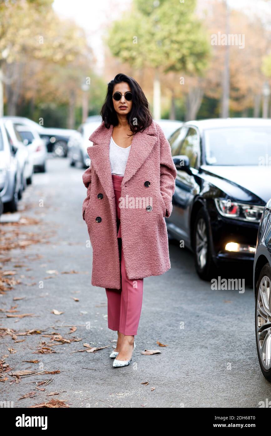 Street style, Nausheen Shah arrivant à Rochas Printemps-été 2018 spectacle qui s'est tenu au Pavillon Ledoyen, à Paris, France, le 27 septembre 2017. Photo de Marie-Paola Bertrand-Hillion/ABACAPRESS.COM Banque D'Images