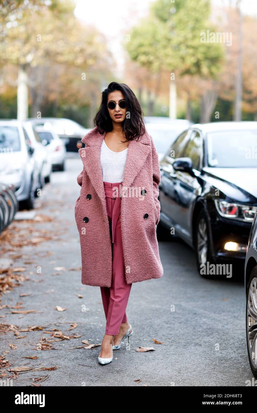 Street style, Nausheen Shah arrivant à Rochas Printemps-été 2018 spectacle qui s'est tenu au Pavillon Ledoyen, à Paris, France, le 27 septembre 2017. Photo de Marie-Paola Bertrand-Hillion/ABACAPRESS.COM Banque D'Images