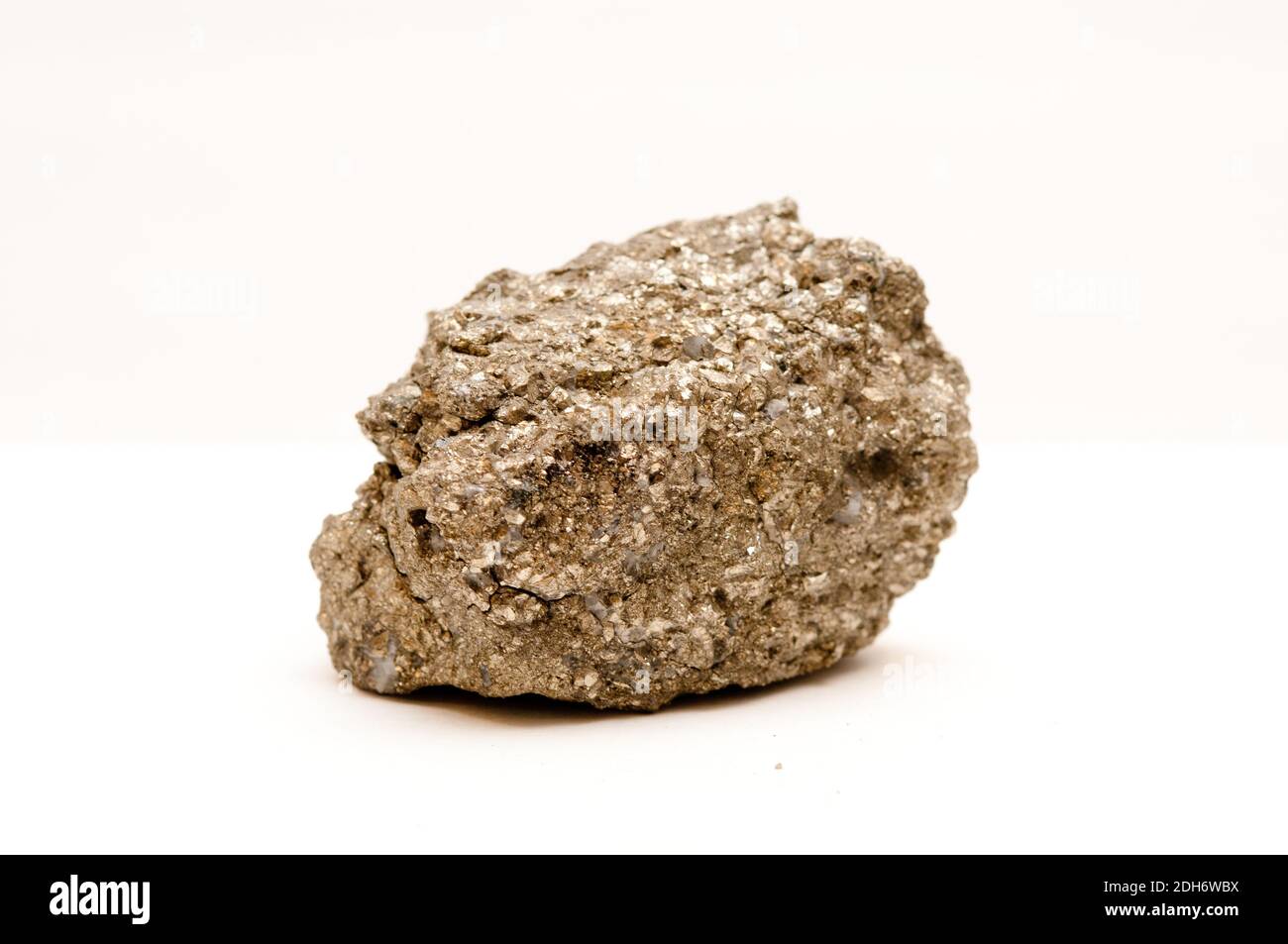 Échantillon de minéraux métalliques de la pyrite de fer, également connu sous le nom de Fool's Gold Banque D'Images