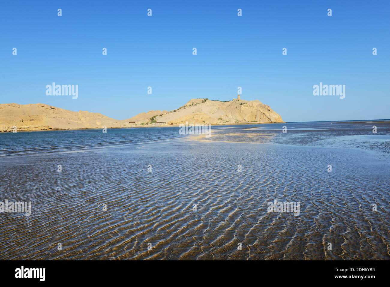 Jazirat Jabal Al AWD près de la plage Al Sawadi en Oman. Banque D'Images