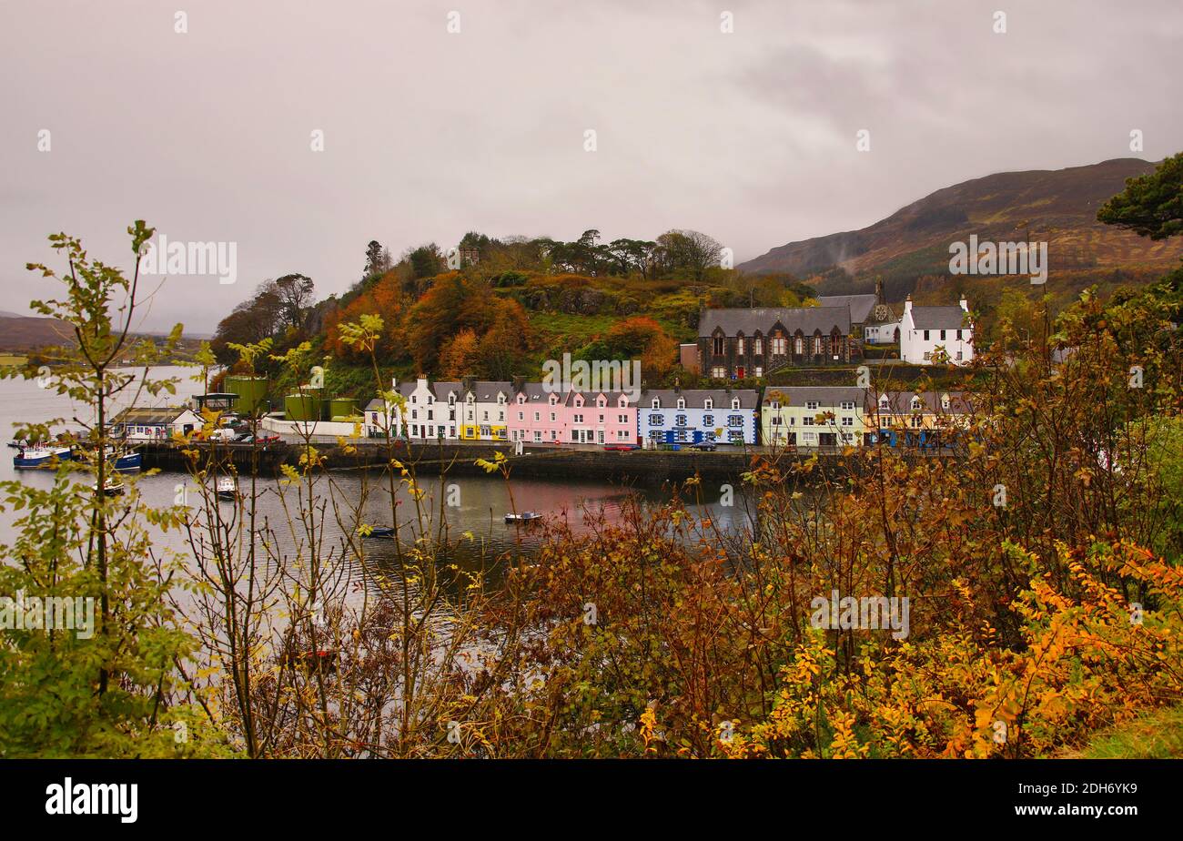 Le beau port de Portree, île de Skye, Écosse Banque D'Images