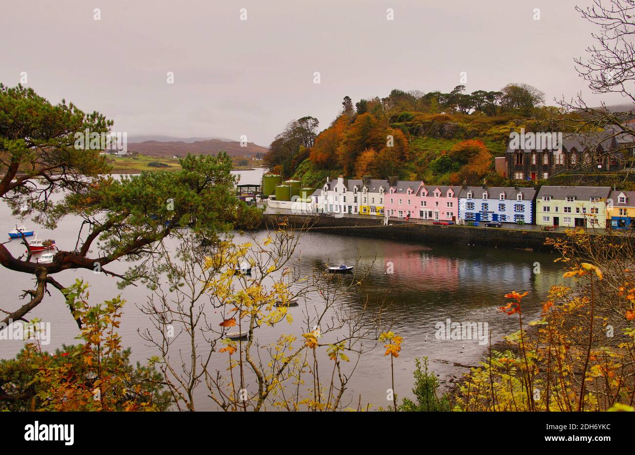 Le beau port de Portree, île de Skye, Écosse Banque D'Images