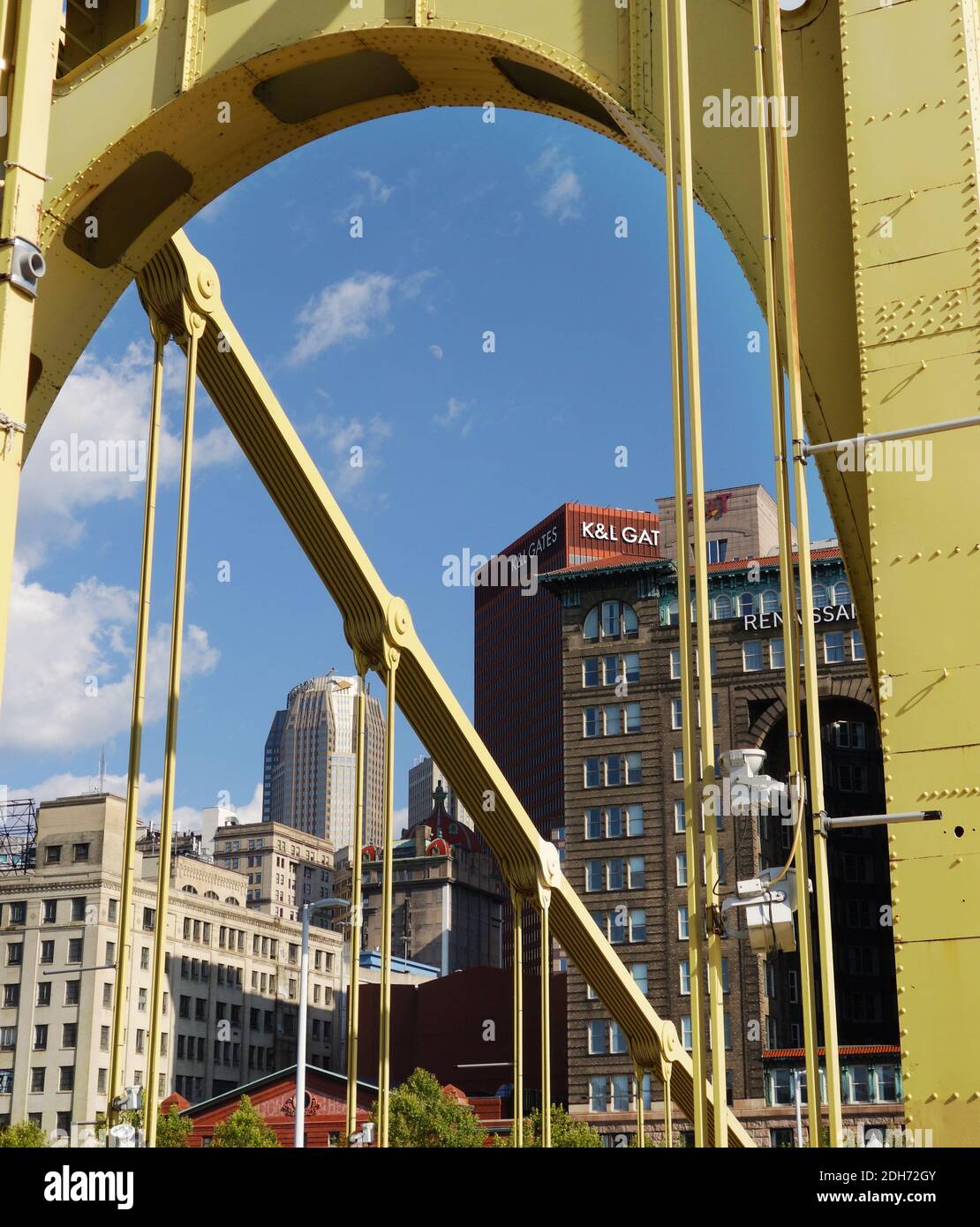 PITTSBURGH, PA/USA - 7-31-2017: Vue sur le pont du centre-ville de Pittsburgh. Banque D'Images