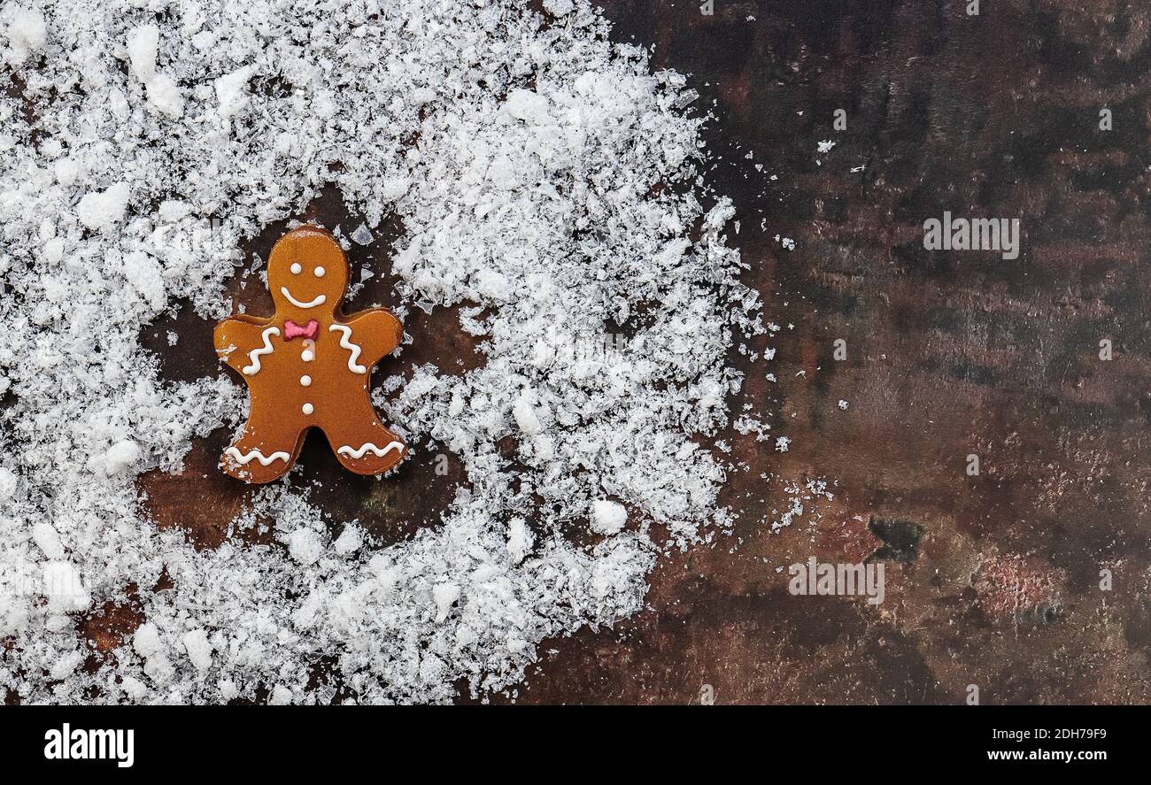 Gingerbread Man Snow Angel avec espace de copie Banque D'Images
