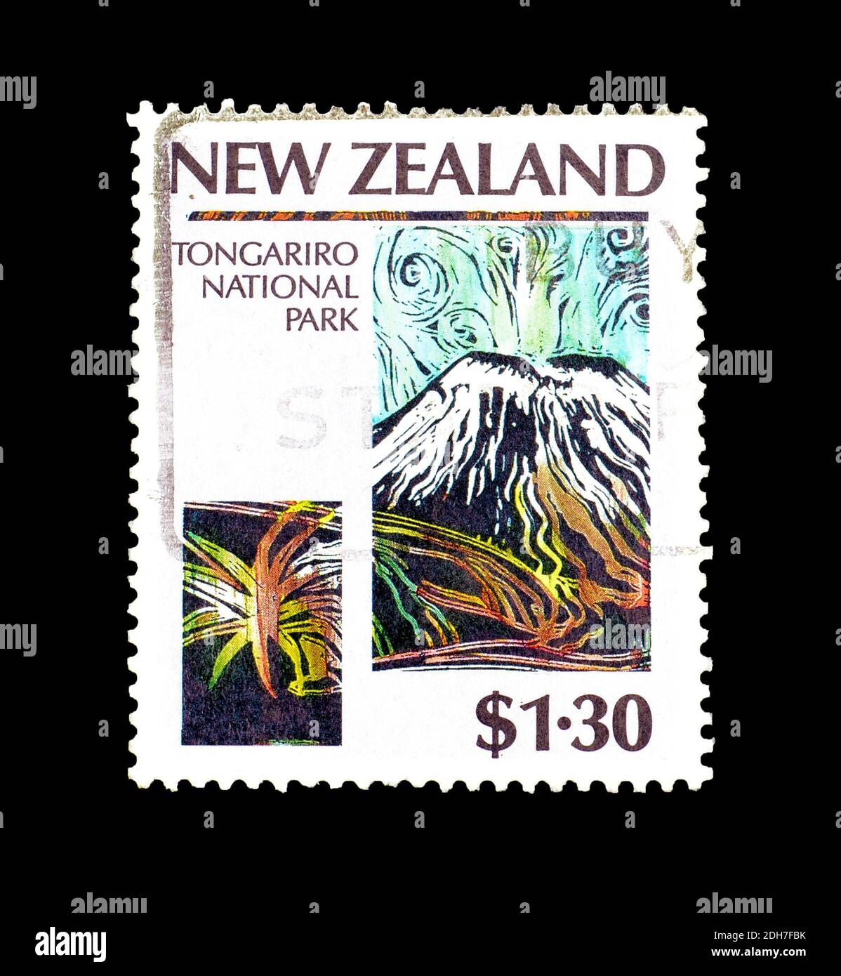 Timbre-poste annulé imprimé par la Nouvelle-Zélande, qui montre le parc national de Tongariro, vers 1987. Banque D'Images