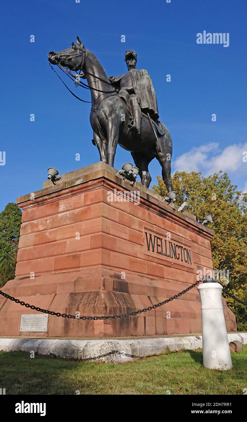 Photos pour une caractéristique sur Wellesley Woodland, Aldershot - automne Weekend Walks caractéristique. Statue de Wellington. Banque D'Images