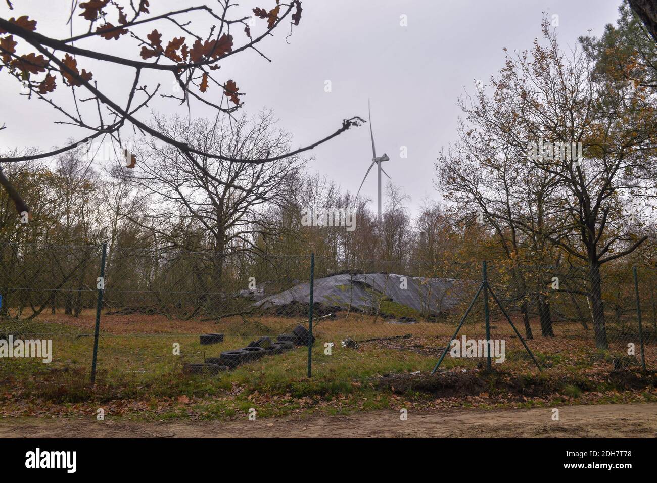 L'illustration montre le site historique de pollution nucléaire près de l'usine de production d'Umicore à Olen, le jeudi 10 décembre 2020. Un RTBF Banque D'Images