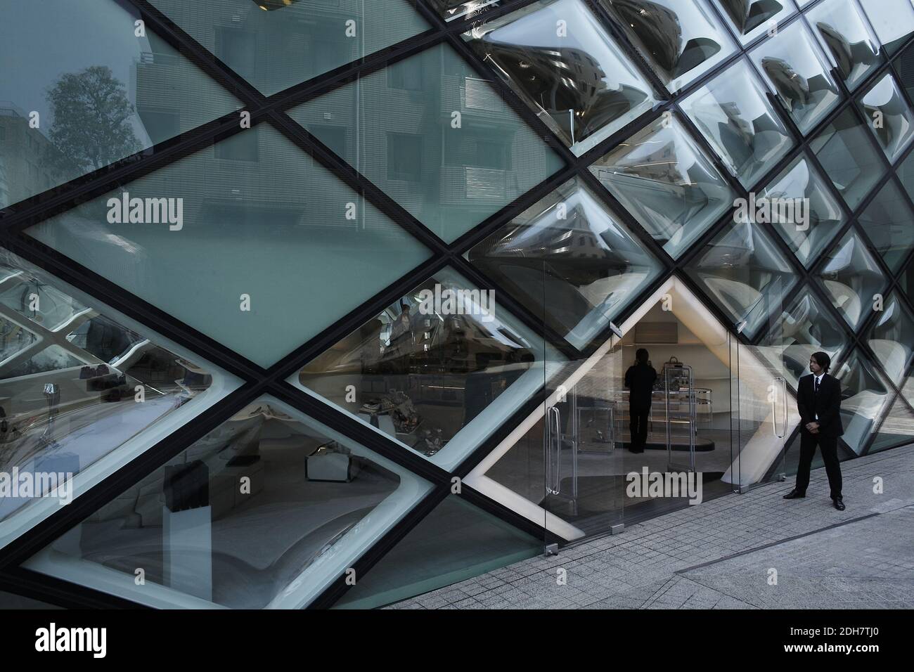 L'île de Honshu, Japon, Tokyo, Kanto, quartier Omotesando, magasin Prada. Banque D'Images