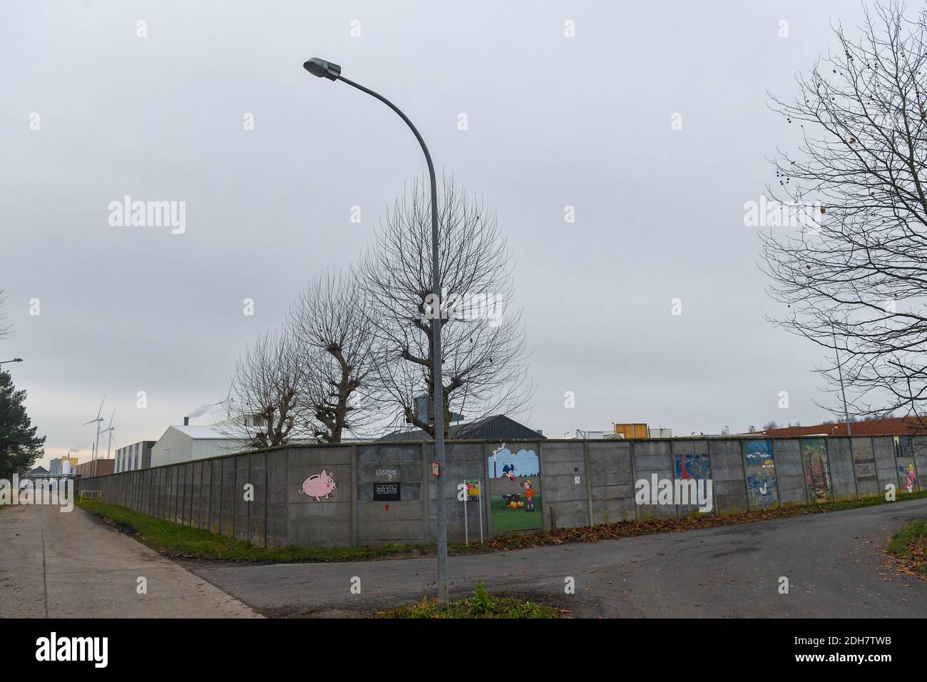 L'illustration montre le site historique de pollution nucléaire près de l'usine de production d'Umicore à Olen, le jeudi 10 décembre 2020. Un RTBF Banque D'Images