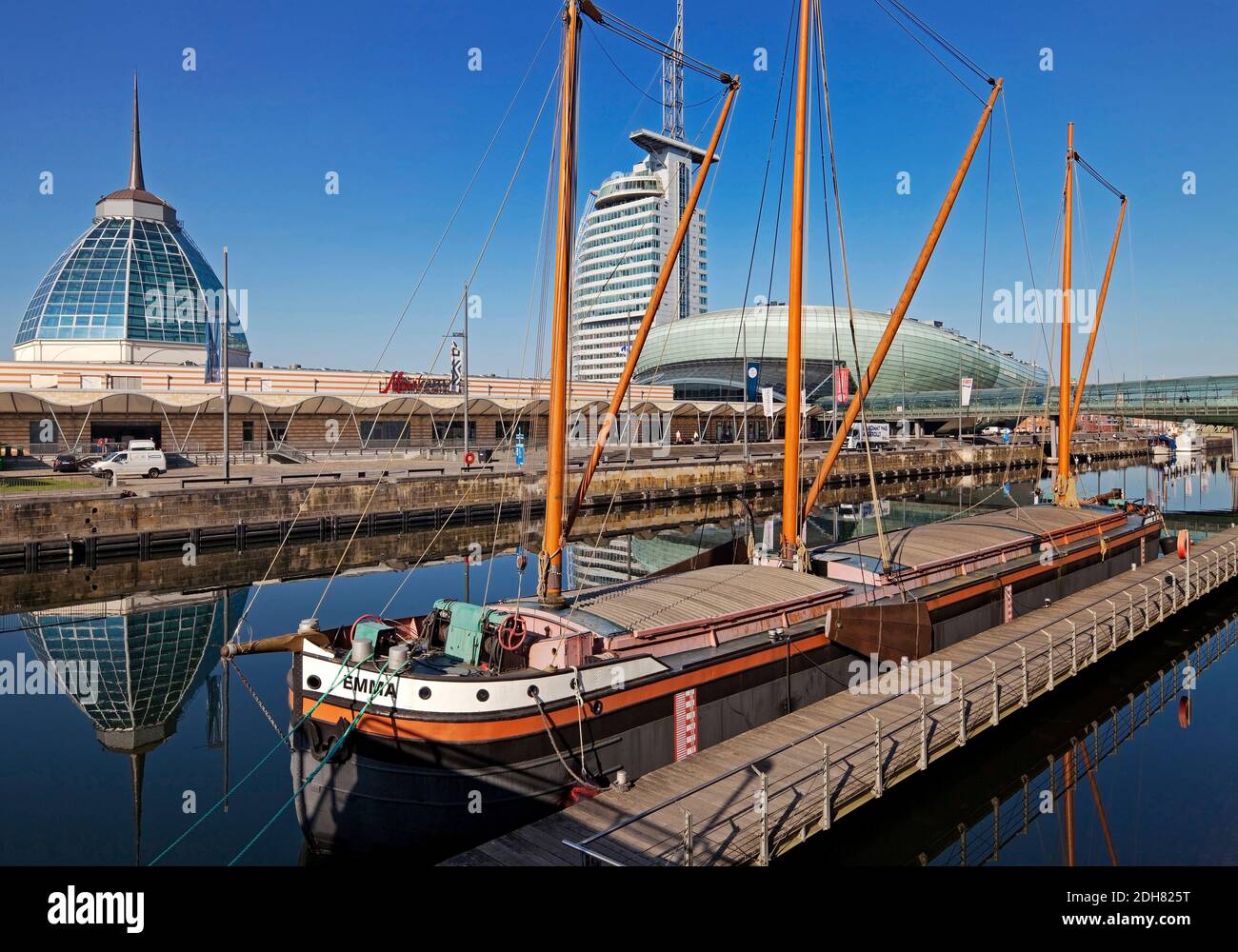 Vieux port avec Mediterraneo, Atlantic Hotel Sail City et Climate House, Havenwelten, Allemagne, Brême, Bremerhaven Banque D'Images